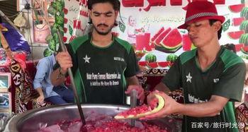 大妈小伙吃瓜,揭秘生活百态