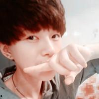 qq头像男夏日吃瓜,QQ头像男生共享清凉吃瓜瞬间